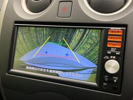 【バックカメラ】駐車時に後方がリアルタイム映像で確認できます。大型商業施設や立体駐車場での駐車時や、夜間のバック時に大活躍！運転スキルに関わらず、今や必須となった装備のひとつです！
