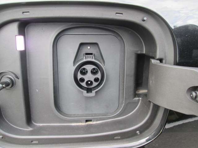 充電差込口で普通充電口です！