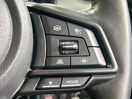 【全車速追従機能付クルーズコントロール】高速道路での長距離走行が楽に！！自動で速度を保つクルーズコントロールが、衝突軽減システムと連携し、前方の車両を感知して車間を保つように速度調節してくれます！！