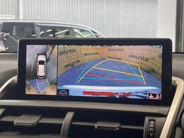 【パノラミックビューモニター】専用のカメラにより、上から見下ろしたような視点で360度クルマの周囲を確認することができます☆死角部分も確認しやすく、狭い場所での切り返しや駐車もスムーズに行えます。
