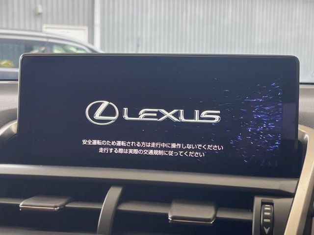 【10.3インチワイドナビ】高級感とインパクトのある大型ワイドナビを装備。各種オーディオ操作はもちろん、横長ワイド画面でのマップ2分割表示など、利便性も高いナビです♪