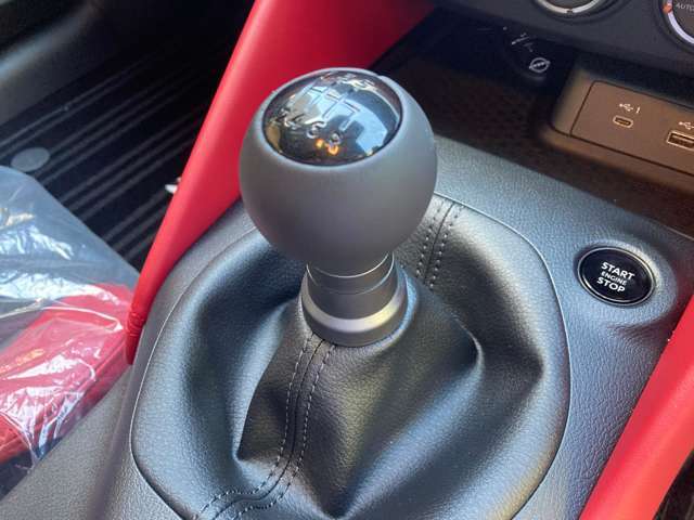 シフトフィーリングが気持ち良い6速MT♪