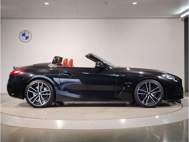 ご納車後も全国約200拠店のBMW正規ディーラーサービス工場にて保証対応いたします。お近くのBMW正規ディーラーをご案内の上、アフターメンテナンスをお受け頂けますので、安心してお乗りいただけます！！