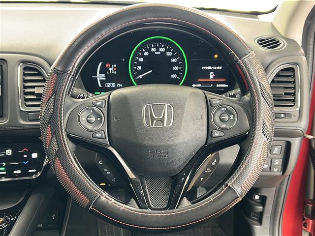こちらはハンドルの写真です。中古車なので、若干の使用感はありますが、破損、不具合等はありません。ユーザー様から買取した車両を、一台一台チェックして問題のない車両を珪砂しております。ご安心ください。