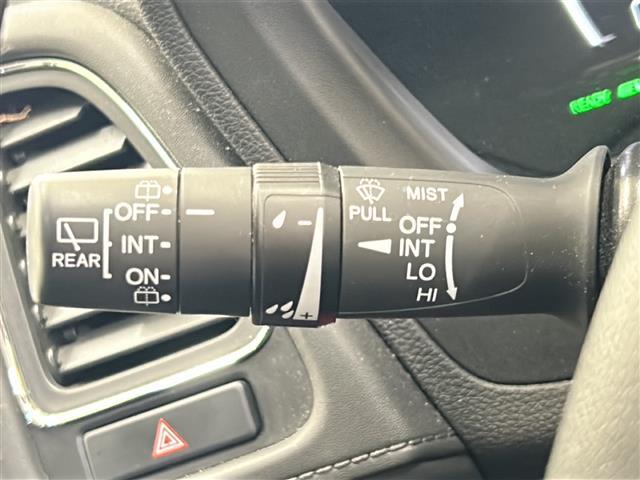 こちら運転席周りのスイッチの写真になります。各部しっかり動作の確認をしておりますので、ご安心だくさい。