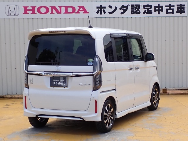 ◆リアは【プライバシーガラス】となっております。プライバシーの確保と見た目の良さはもちろんの事、太陽光を防ぐのでエアコンの効きも良くなります。エアコンの効きが良くなるので、燃費の向上にもつながります。