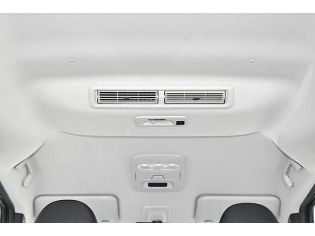 広く高い室内の冷暖房効果を高めるサーキュレーター装備！