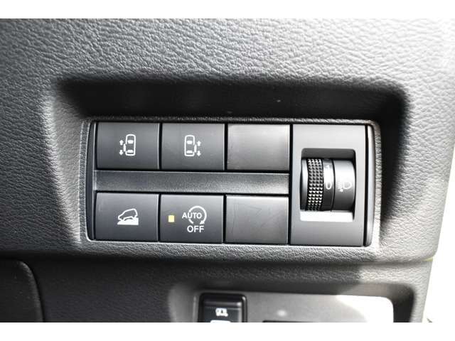 とっても便利な両側電動スライドドア☆★狭い場所でも大きく開放して乗り降りラクラク♪運転席のスイッチやリモコンキーでカンタン開閉操作★☆