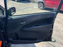 ナビTV　バックカメラ　HIDヘッドライト　ベンチシート　電動格納ミラー　スマートキー　プッシュスタート