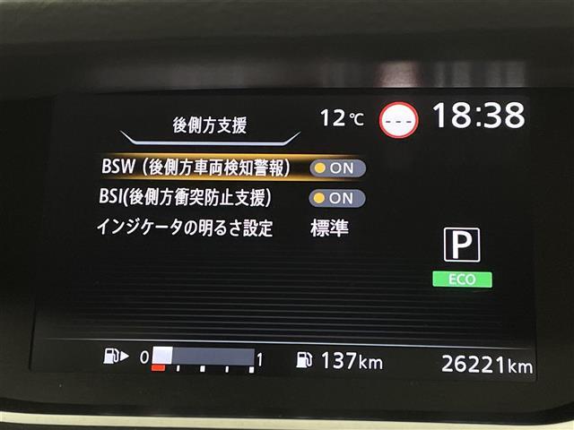 【　レーンアシスト　】走行中に居眠り・わき見等で不意に車線を横切った場合、警報やハンドルへの振動などで危険を教えてくれます♪