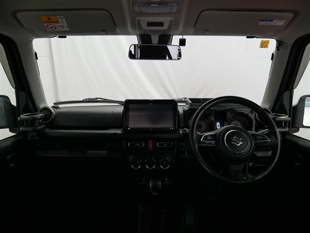 見通しのよいすっきりとした視界で、誰でも運転しやすいです。運転のしやすさは疲れにくさにも繋がりますよ♪