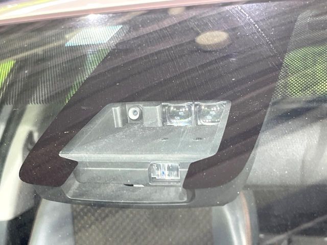 【トヨタセーフティセンス】走行中に前方の車両等を認識し、衝突しそうな時は警報とブレーキで衝突回避と被害軽減をアシスト。より安全にドライブをお楽しみいただけます。