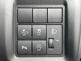 【スマートアシスト】走行中に前方の車両等を認識し、衝突しそうな時は警報とブレーキで衝突回避と被害軽減をアシスト。より安全にドライブをお楽しみいただけます。