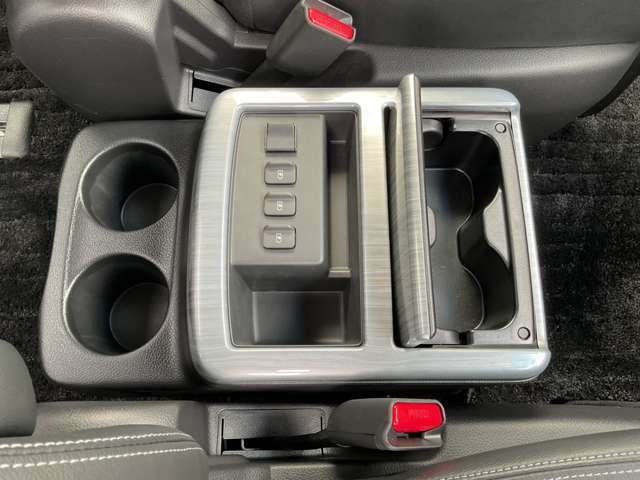 ご覧頂き有難うございます☆お車の『内容・状態・お支払い・ご納車までの流れ』等のご質問＆ご不明な点がございましたら☆お問合せ先 0463-81-3323 までお気軽にお電話下さい！☆