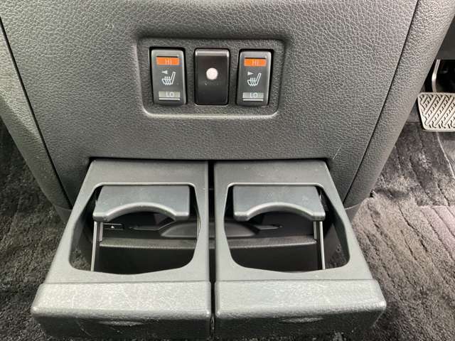 ディーラー系中古車店舗ならではの安心感と高品質車両を多数ご用意しました。