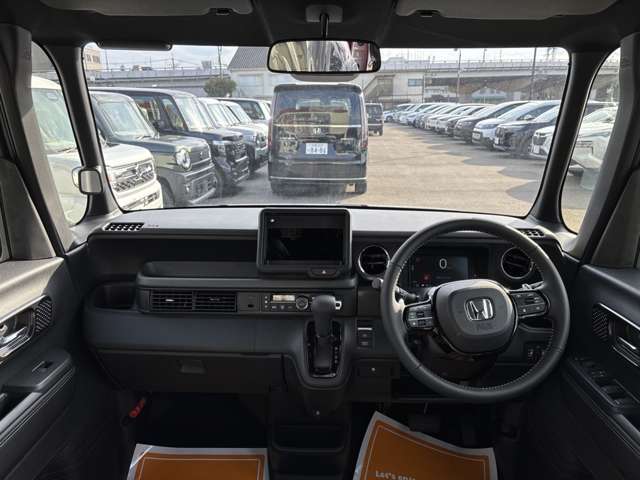 車を選ぶうえで運転席の快適さのチェックは欠かせません。ぜひご来店頂き実物をご覧ください！試乗も可能ですので、営業担当までお申し付けください。