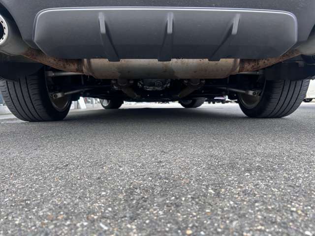 車両の下廻りやマフラー部位にも目立ったような錆もなく良好です。