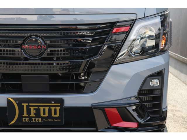 日産キャラバン　グランドプレミアムGX フロントグリル　カメラ付き 日産キャラバン グランドプレミアムGX フロントグリル カメラ