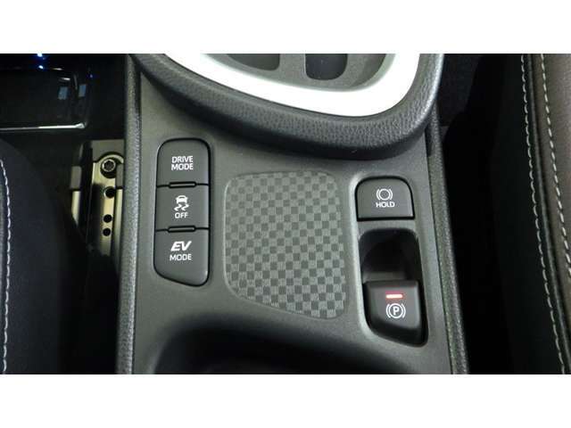 『EVモード』はモーターのみで走行しガソリンを消費しないハイブリッド車ならではの環境にも優しい走行です