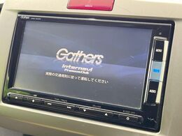 【純正ナビ】人気の純正ナビを装備しております。ナビの使いやすさはもちろん、オーディオ機能も充実！キャンプや旅行はもちろん、通勤や買い物など普段のドライブも楽しくなるはず♪
