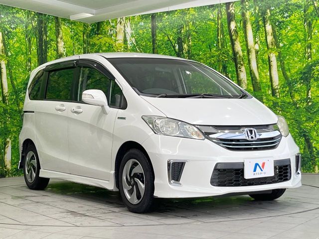 大好評のボディコーティング「弾スプラッシュコート」もご納車までに施工可能。通常のガラスコートと異なる、耐久年数6年の無機質ガラスコーティングが、ボディをキレイな状態に保ってくれます。