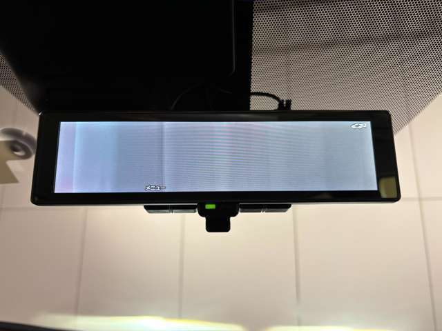 バックミラーに映像も映ります☆たくさんの荷物や大勢の人が乗っても視界問題なしです☆ワンタッチで普通の鏡にも切り替えできるので安心ですよ☆