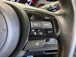 【アダプティブクルーズコントロール】高速道路での長距離走行が楽に！！自動で速度を保つクルーズコントロールが、衝突軽減システムと連携し、前方の車両を感知して車間を保つように速度調節してくれます！！