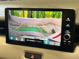 【バックカメラ】駐車時に後方がリアルタイム映像で確認できます。大型商業施設や立体駐車場での駐車時や、夜間のバック時に大活躍！運転スキルに関わらず、今や必須となった装備のひとつです！