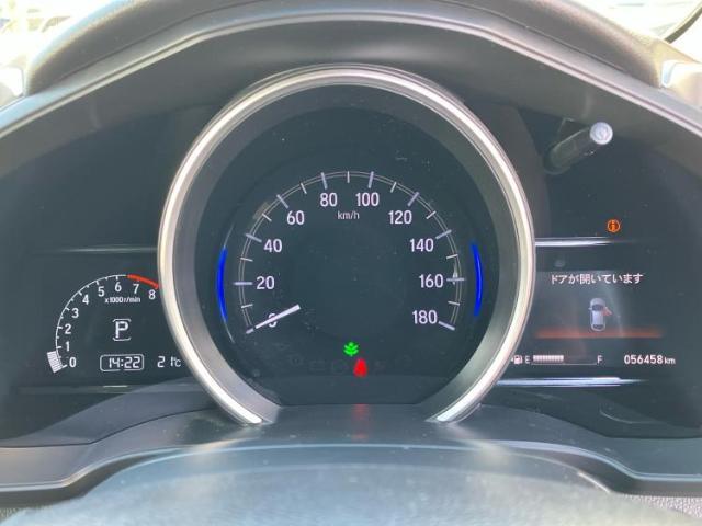 WECARSの展示場では実際に見て、触ってお車をお選びいただけます！知識の豊富な営業スタッフが様々なカーライフをご提案いたします！