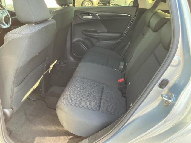 WECARSでは各商談席に大型モニターをご用意しております！見やすい大画面でゆったりと全国の在庫をご覧いただけます！是非ご来店お待ちしております！