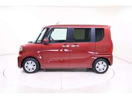 ボデーカラーは人気のファイヤークォーツレッドメタリックです