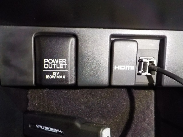 HDMIポートが装備されております。HDMIポートを他の機器と繋げることによって、モニターへ映像を流すことができます。