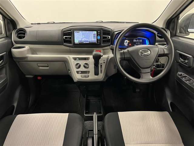 車内は化粧品系のニオイ残りあり。シンプルな装備で運転がしやすい！セカンドカーとしてもオススメ！