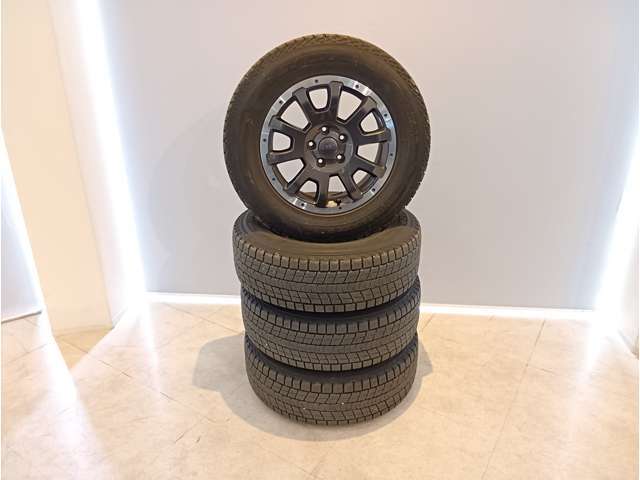 スタッドレスもあります！（社外アルミホイール）215/65R16