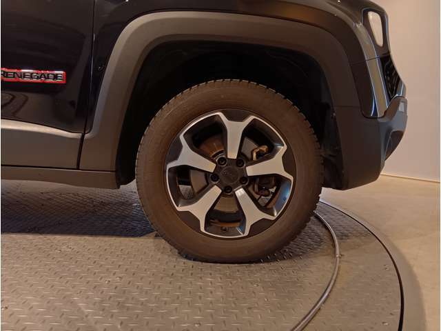 純正17インチアルミホイール装着！（夏タイヤ）215/60R17