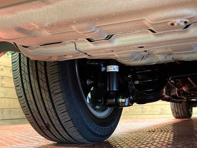 お車を安心してお乗りいただく為には、足回りの定期点検が欠かせません。サービスサポート（有償保証）では無料点検もご提供しており、安心のカーライフをお過ごしいただけるサポート体制が整っています。