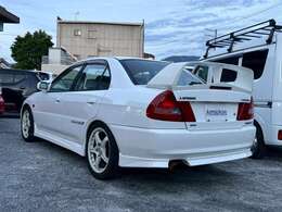 総額表示は店頭納車の総額になります。県外の方には別途登録・陸送費が必要です。