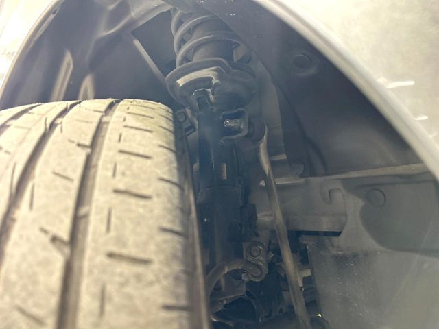 お車を安心してお乗りいただく為には、足回りの定期点検が欠かせません。サービスサポート（有償保証）では無料点検もご提供しており、安心のカーライフをお過ごしいただけるサポート体制が整っています。