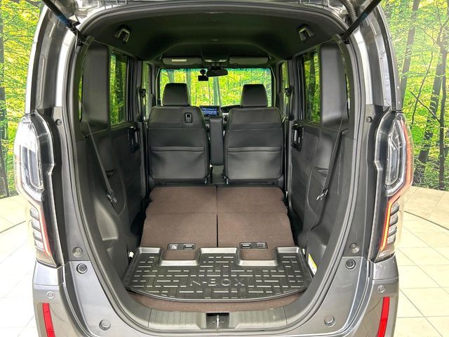 普段のお買い物や通勤、送迎等に十分な荷室スペースを確保しております。セカンドシートを倒すと、大きな荷物の積載も可能です♪