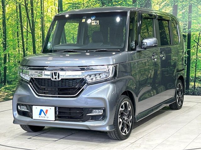 大好評のボディコーティング「弾スプラッシュコート」もご納車までに施工可能。通常のガラスコートと異なる、耐久年数6年の無機質ガラスコーティングが、ボディをキレイな状態に保ってくれます。