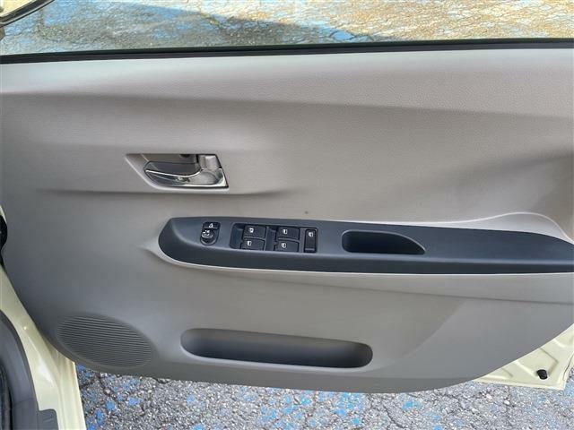 ウィンドウスイッチまわり『使用頻度が多い運転席側のスイッチまわり。目立つ傷もなく綺麗な状態を保っています。』