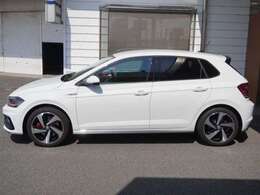 徳島県にて輸入車ディーラーを30年以上運営してきた『ノヴィルグループ』ならではの、安心整備（バッテリー新品交換など）にてお客様にご納車させて頂きます。