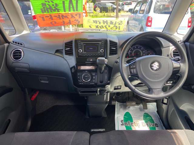 広い駐車スペースもございますのでお気軽にお寄り下さい。また買い取りもおこなっておりますのでご相談ください。