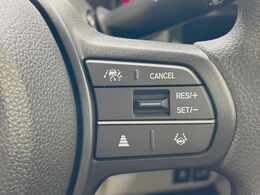 【アダプティブクルーズコントロール】高速道路での長距離走行が楽に！！自動で速度を保つクルーズコントロールが、衝突軽減システムと連携し、前方の車両を感知して車間を保つように速度調節してくれます！！