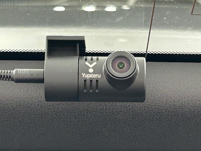 【ドライブレコーダー】映像・音声などの運転中の記録を残します。事故などを起こした起こされた時の証拠になりえますので、もしも時でも安心ですね。