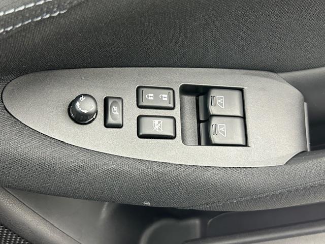 【窓操作部】軽い力で、窓を開けたり閉めたりすることができます！掲載箇所以外にご希望の写真がございましたら、お気軽にお問い合わせ下さい！メールや郵送でお送りさせていただきます。