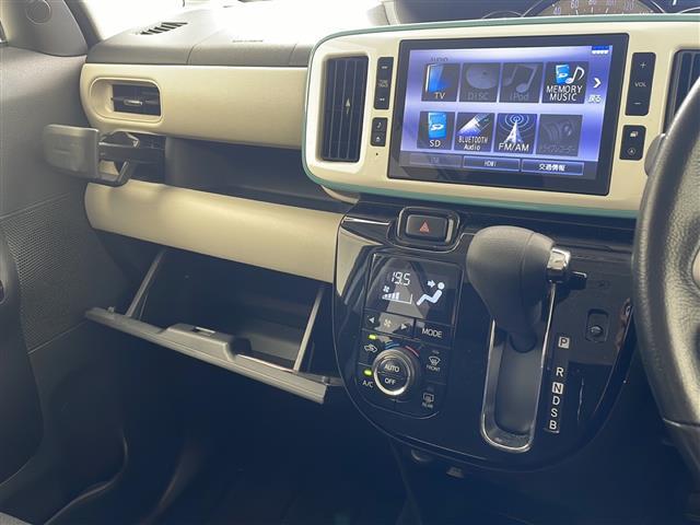 【グローブボックス】車検証ケースや、日頃使う小物類の収納に便利ですね！