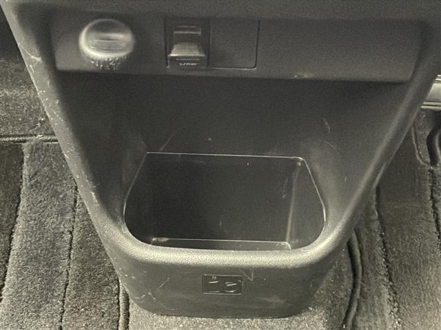 【ドリンクホルダー】長時間のドライブを快適に過ごすために、必須の車内アイテムですね。