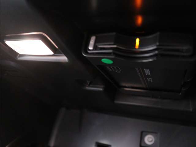 納車前整備費用は車両本体価格に含まれており、別途ご請求することはございませんのでご安心下さい。