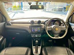 アイポイントも高く見渡しの良い視界を確保しています。長距離のドライブでも疲れにくく快適に運転できます。